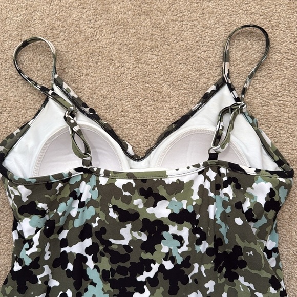 Magicsuit GI Jane Rita Tiered Flowy Camo Army Green Wireless Tankini Top Size 10 - Picture 5 of 9